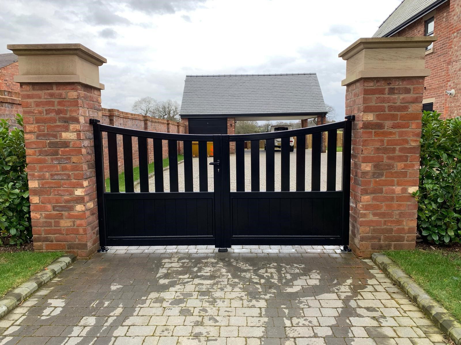 black sliding gate aluminium gates