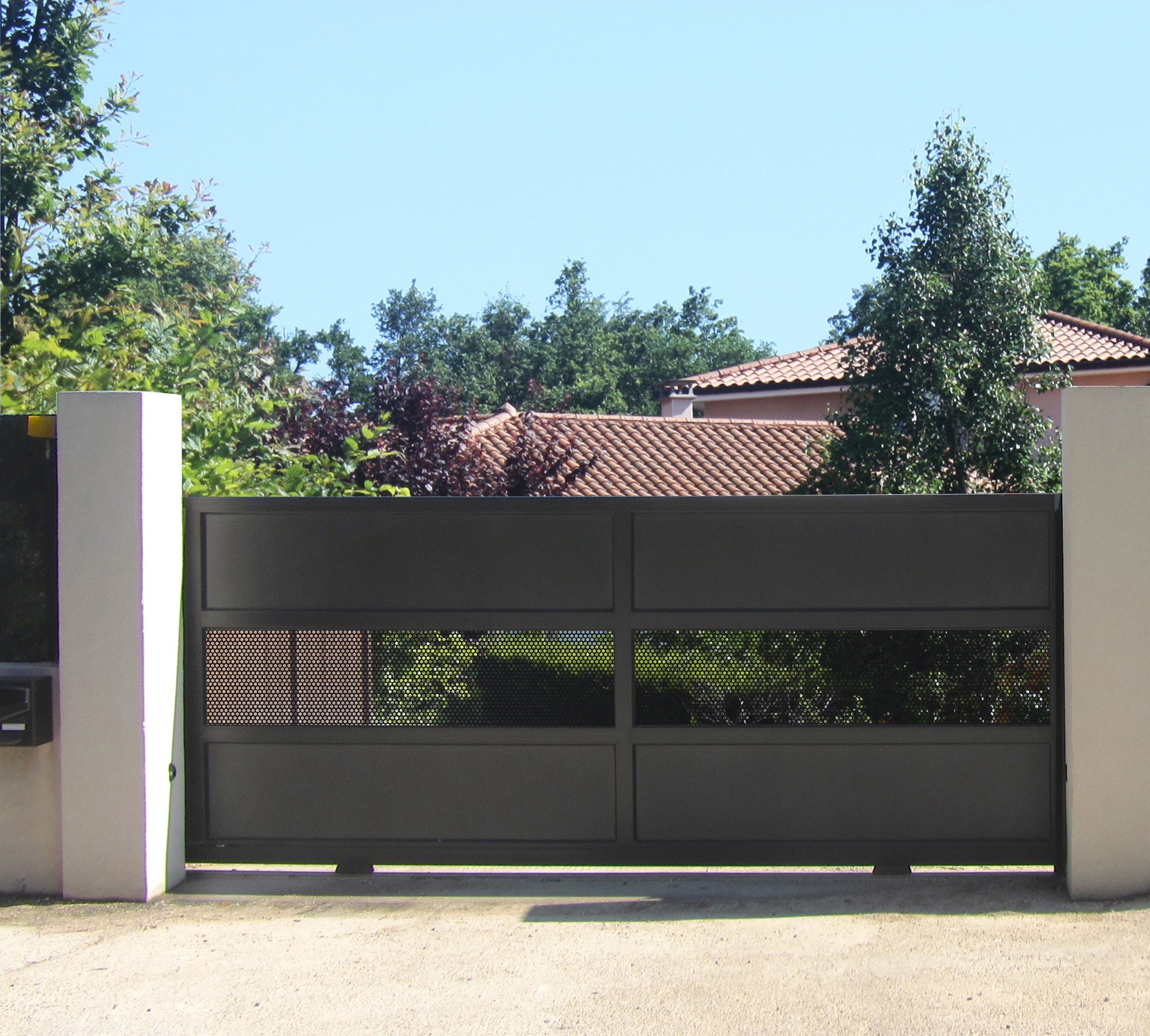 sliding aluminium gate with middle open panel
